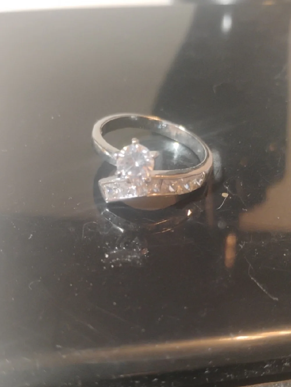 Super Bling Diamond Style Ring Size 9.75 Fun cocktail Shimmering Bling Ring - Picture 3 of 9